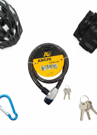 ANCHI Cable Lock negro con llave plateada y azul, vista cenital con accesorios de ciclismo, seguridad portátil

