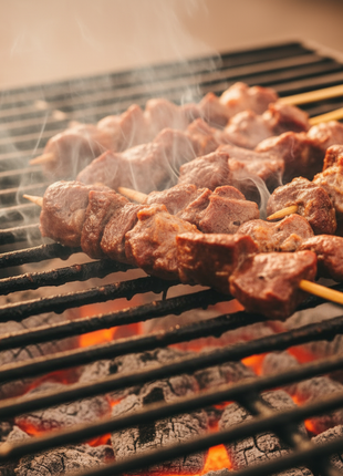 Anticuchos en parrilla 1:1
