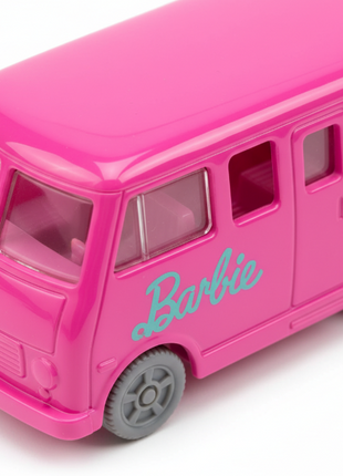 Mini Barbie Land detalle camper van rosa - plástico brillante, logo Barbie teal y ruedas a escala mini