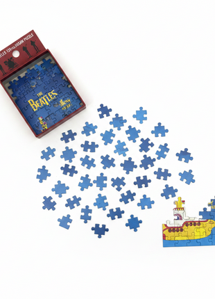 The Beatles Yellow Submarine puzzle flat lay 120 piezas submarino amarillo azul icónico