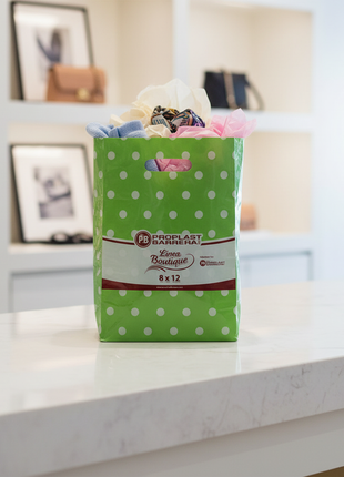 Bolsa Boutique verde en uso