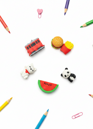 Borradores kawaii flat lay surtido sandía donut panda perrito tranvía hamburguesa