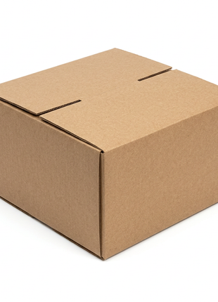 Caja de cartón armada sobre fondo blanco