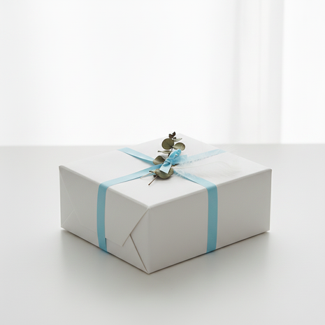 Cinta celeste en embalaje decorativo