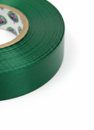 Cinta decorativa verde oscuro – textura satinada suave – rollo delgado premium – alta adherencia y acabado elegante


