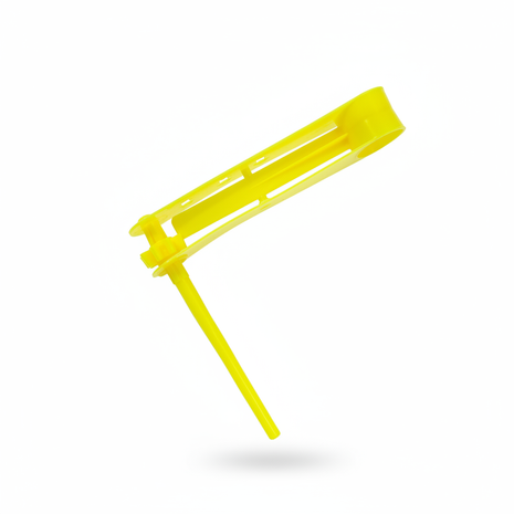 Clip amarillo sobre fondo blanco