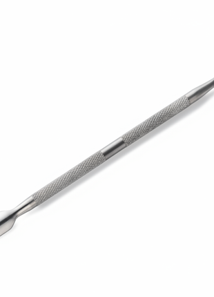 Cuticle pusher fondo blanco 1:1