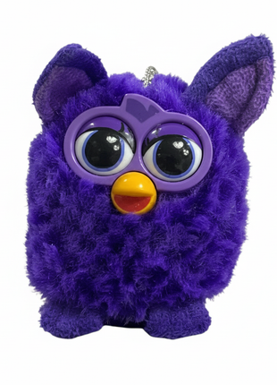 Furby morado fondo blanco