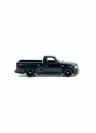 Hot Wheels Ford F-150 SVT Lightning Blíster - Fondo Blanco 1:1