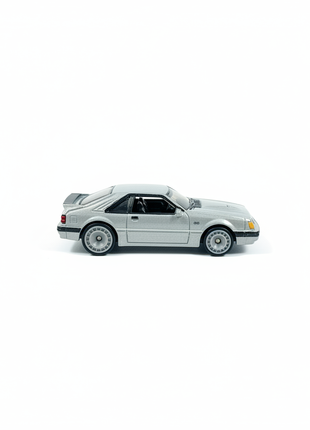 Hot Wheels Ford Mustang SVO Blíster - Fondo Blanco 1:1