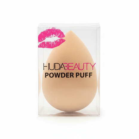 Huda Beauty Powder Puff fondo blanco