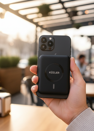 Cargador portátil magnético Küzler cargando iPhone inalámbricamente, batería externa para celular compatible con MagSafe

