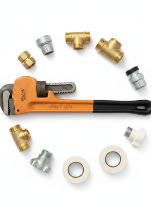 Llave para tubos naranja con accesorios de plomería – herramienta resistente para instalaciones de agua y gas

