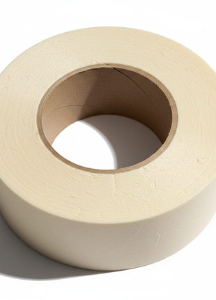 Cinta enmascarar TEKBOND 48mm en uso – aplicación horizontal en zócalos y bordes para pintura de interiores sin residuos

