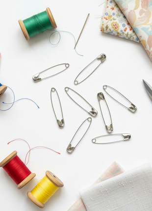 Imperdibles flat lay costura