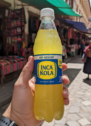 Inca Kola Sin Azúcar en uso