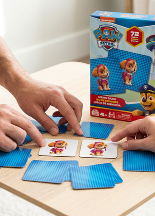 Juego de memoria Paw Patrol en una mesa