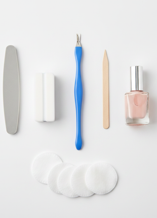Nipper azul flat lay manicure