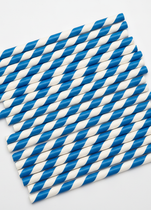Pajitas de papel azul y blanco