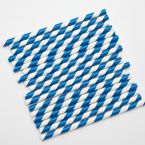 Pajitas de papel azul y blanco