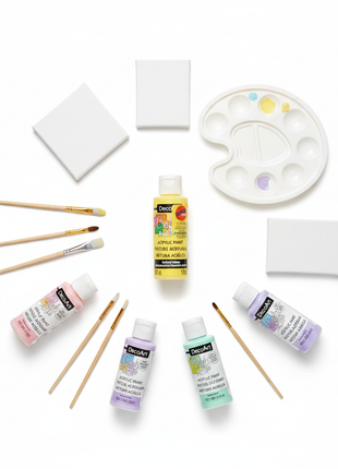 Pintura acrílica amarillo pastel 118ml con pinceles y paleta, vista cenital para artistas

