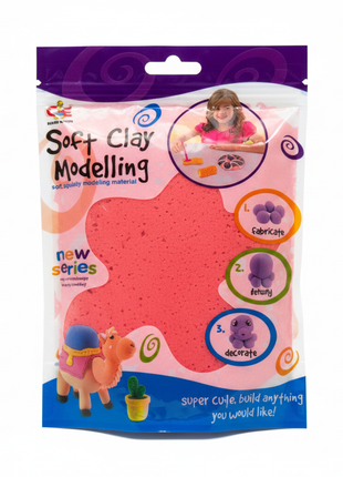 Soft Clay Modelling roja – flat lay con figuras moldeadas – arcilla ligera y esponjosa – proyectos creativos