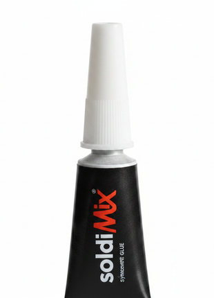 SoldiMix Súper Glue – detalle de pico de precisión y tubo negro – pegamento instantáneo cianoacrilato de alta adherencia

