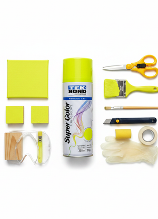 TEK BOND Super Color spray amarillo fluorescente – aerosol alta visibilidad – flat lay con materiales de pintura y seguridad – color intenso multiusos

