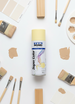 Tekbond Super Color spray beige 400 ml – flat lay cenital con accesorios de pintura en tonos neutros