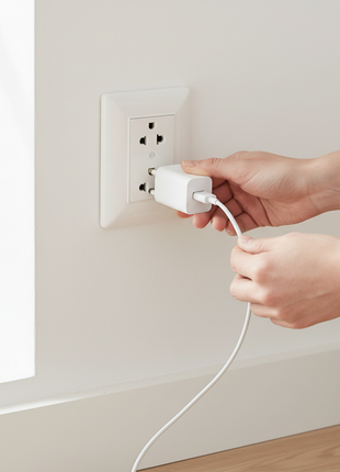 Tomacorriente doble universal en pared – conexión segura para cargadores y electrodomésticos en el hogar

