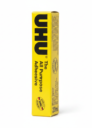 UHU All Purpose Adhesive 20ml – detalle de logo y tipografía en caja amarilla – pegamento universal premium para hogar y taller

