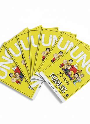 UNO Peanuts cartas ilustración Charlie Brown Snoopy detalle edición especial premium