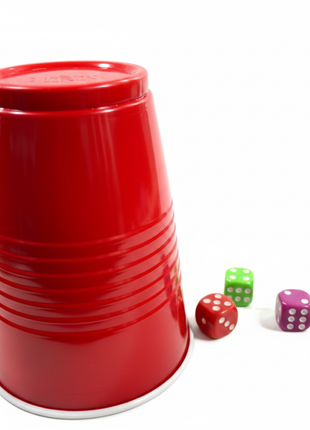 Vaso rojo con dados fondo blanco 500x500
