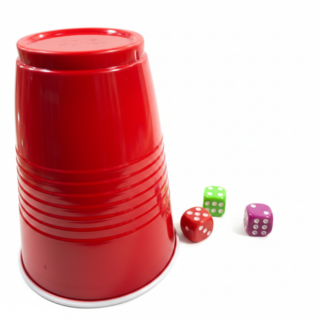 Vaso rojo con dados fondo blanco