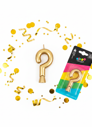Flat lay vela signo interrogación dorada cromada Olego con confeti dorado – decoración cumpleaños sorpresa premium

