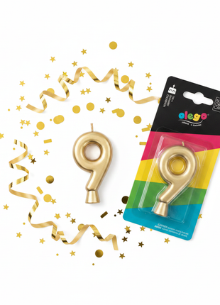 Flat lay vela número 9 dorada cromada Olego con confeti y accesorios dorados – decoración cumpleaños premium

