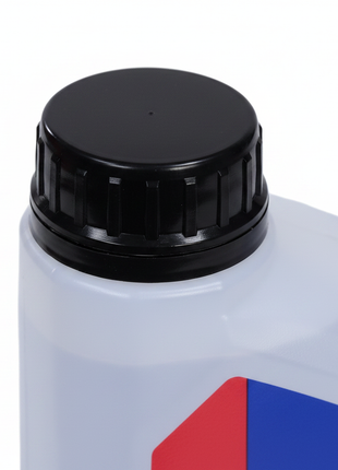 Detalle tapa plana negra rosca botella agua desionizada Vistony 1.1L — plástico HDPE translúcido