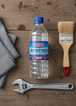 Xiema bencina blanca 500ml – flat lay con paños y herramientas – solvente multiuso ferretería y taller

